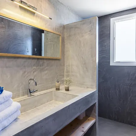 The Loft Hut Apartment *